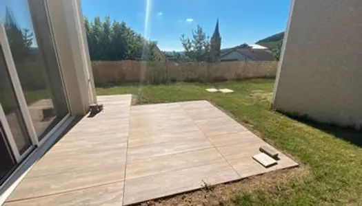 Maison individuelle 2019 avec jardin et garage dans le bourg de St Romain de Popey 