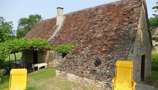Maison en pierre avec dépendances à rénover entièrement sur Alvignac 