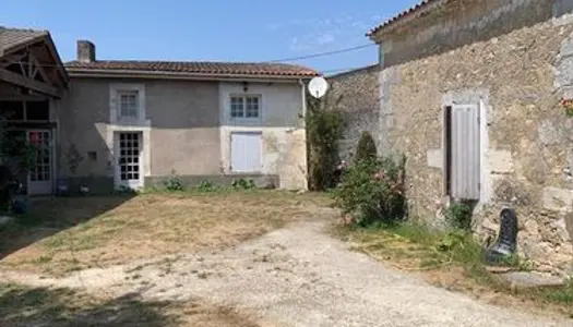 Maison de pays + petite maison + chai et jardin clos