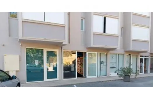 Immobilier professionnel Location Gréoux-les-Bains  36m² 550€