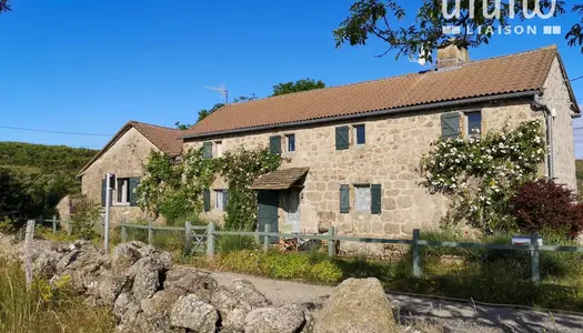 Ferme du XVIe sur le plateau Ardéchois composée de 2 logements 