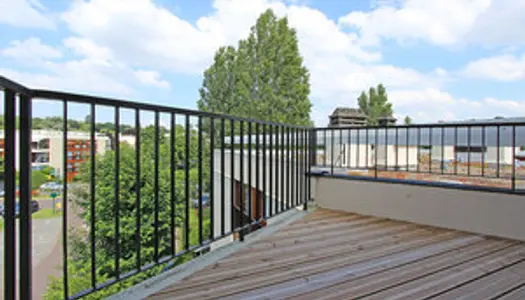 Le CHESNAY- Appartement 3 pièces de 64,37m2 refait à neuf avec balcons, cave et parking 