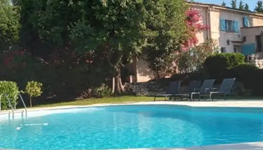 Magnifique villa provencale avec piscine et jardin a louer en longue duree 