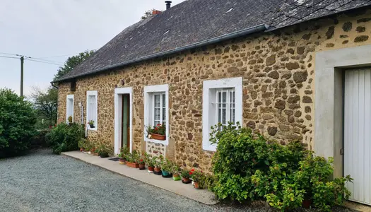 MAISON DE CAMPAGNE avec 4400m² de terrain et dépendances