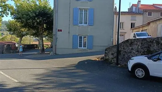 Coeur De Village, au calme, Maison Familiale Tbe, spacieuse, avec parking.