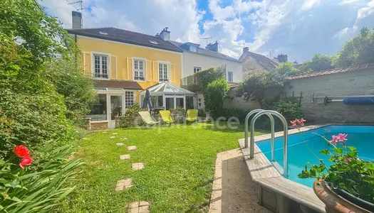 Dpt Essonne (91), à vendre ETAMPES, belle maison de maître de 9 pièces avec piscine et garage 
