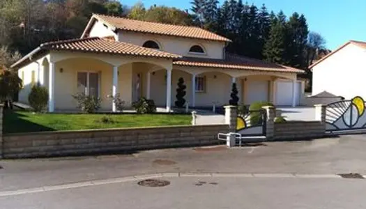 Maison individuelle avec piscine et garage