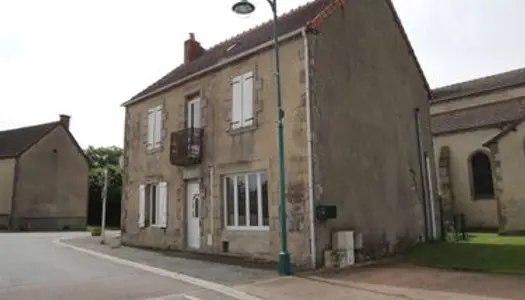 Maison de centre-bourg , restaurée à louer 