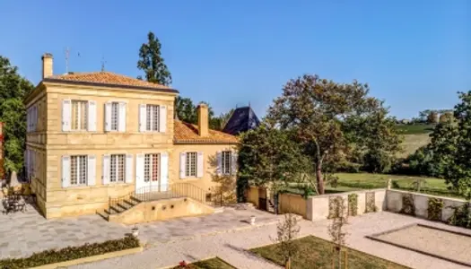 Maison de maitre au milieu des vignes 