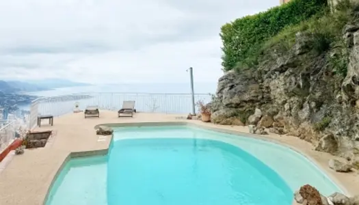 Magnifique villa proche de Monaco au calme vue mer et montagne