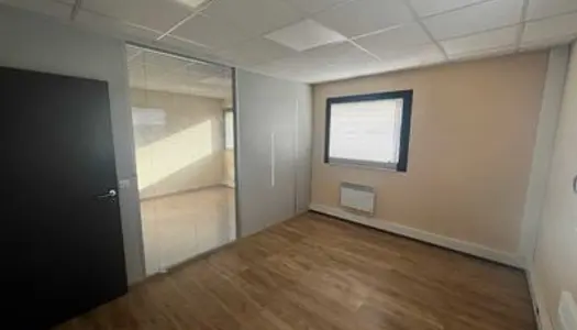 LOCAUX RENOVES IDEALEMENT SITUES - 400 m² divisibles à partir de 30 m²