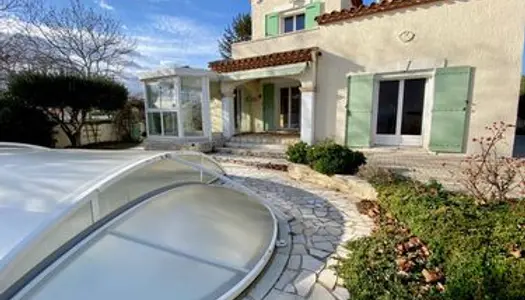 Villa 8 pièces 180 m²