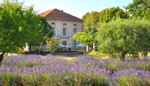 Domaine à louer en Provence avec piscine, tennis padel et golf 