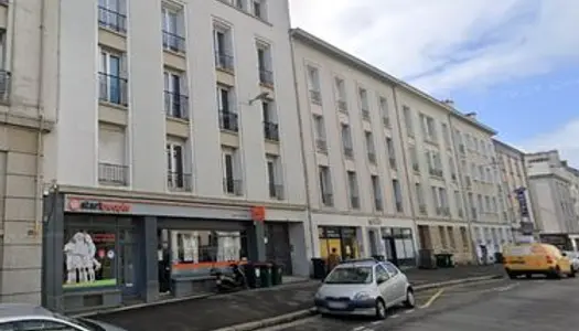 Immobilier professionnel Location Brest  55m² 1025€