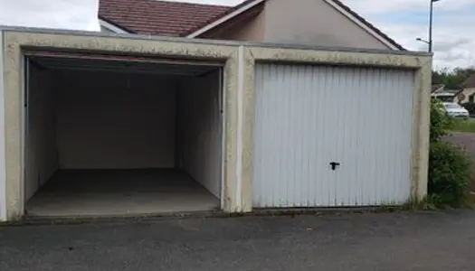 Garage 14.25 m2 face hyper u exincourt 