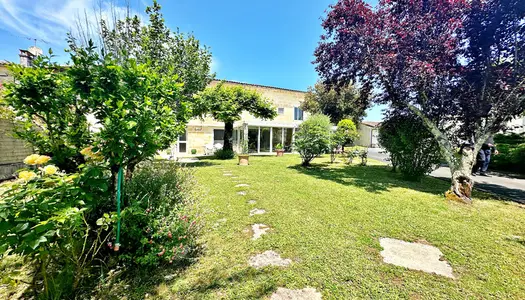 Dpt Gironde (33), à vendre SAINT GENES DE CASTILLON maison P10 de 400 m² - Terrain de 6 821,00 m² 