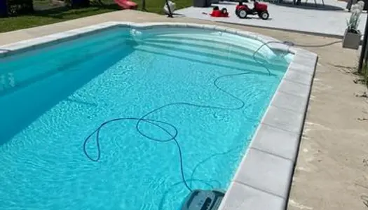 Vends maison de plain pied avec piscine