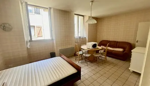 Studio 1 pièce 25 m² 