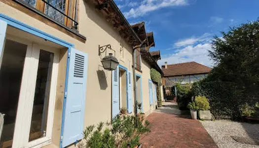 Maison 8 pièces 250 m²