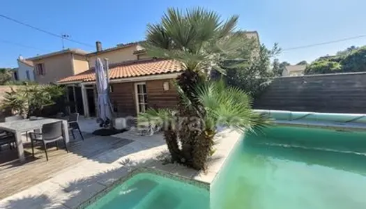 Dpt Gironde (33), à vendre CASTELNAU DE MEDOC maison de 137 m2 avec jardin intime et piscine 