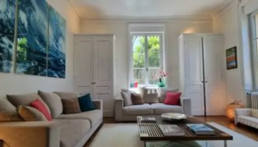 Loue Splendide maison en meuble pour 1 an - 6ch - 8 chambres, 300m², Rillieux-la-Pape (69)