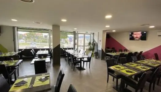 Restaurant moderne de 130 m² avec terrasse à proximité des centres d'intérêts 