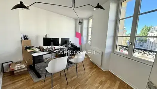 Immobilier professionnel Neuf Versailles  72m² 1900€