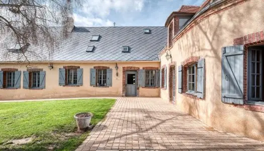 Grande maison ancienne rénovée à l'atmosphère familiale