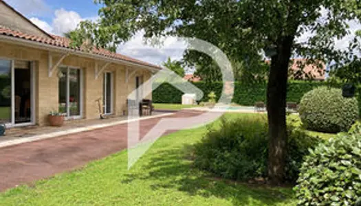 Maison en pierre avec beau jardin et piscine Libourne 