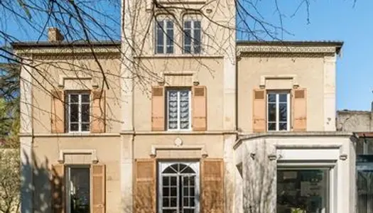 Maison à vendre Lyon-Oullins (69600) 11 pièces 6 chambres - 332 m² - Terrain 1.000 m² - 1.575.00