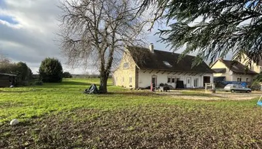 SPACIEUCE FERME AU CALME AVEC PISCINE