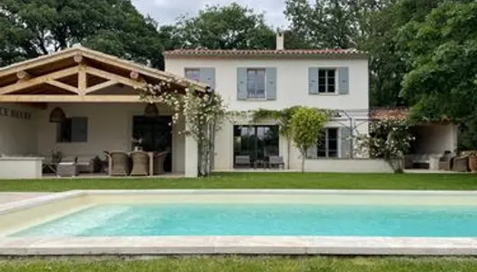 Magnifique bastide sur 1192 m² de jardin avec piscine 