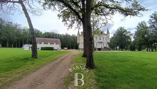 CHÂTEAU FAMIAL AVEC SON PARC ARBORE 