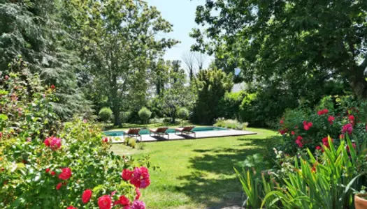 Très belle maison de famille avec piscine dans le centre d'A 