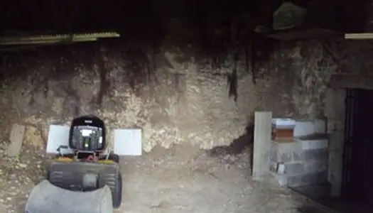 Cave sur terrain