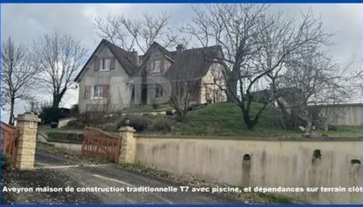 Aveyron maison T7 sur sous-sol avec piscine et dépendances sur 1653 m² de terrain clôt