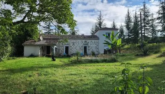 Maison en pierre sur parc de 1,4 hectares 