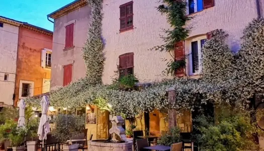 Dpt  (83), à vendre Restaurant Murs et Fonds de commerce au coeur d'un village du Var Pays de 