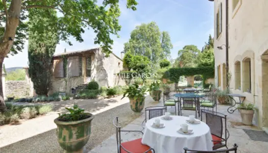 Bastide à louer sur un grand domaine dans le Luberon sud 