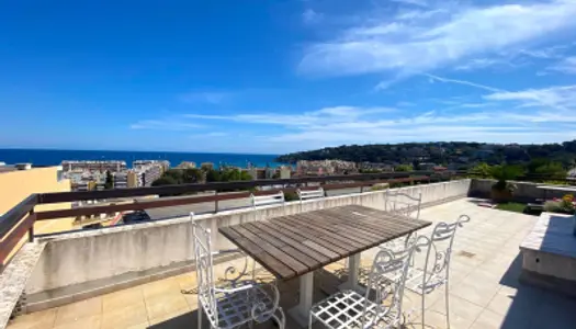 ROQUEBRUNE CAP MARTIN/CARNOLES : 3 PIÈCES EN DUPLEX VUE MER 