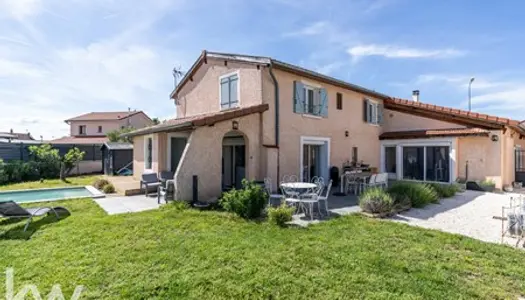 Maison familiale 5 Chambres, avec piscine à Corbas 