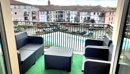 F3 rénové avec piscine à Grenade 