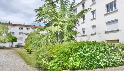 ROCHEFORT (17)  appartement T3 loué dans résidence au calme, proche centre ville 