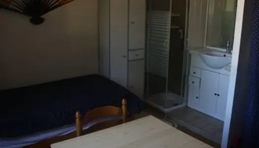 Chambre meublée dans villa 