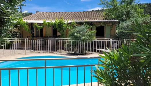 Villa independant avec piscine et garage sur 844m² 