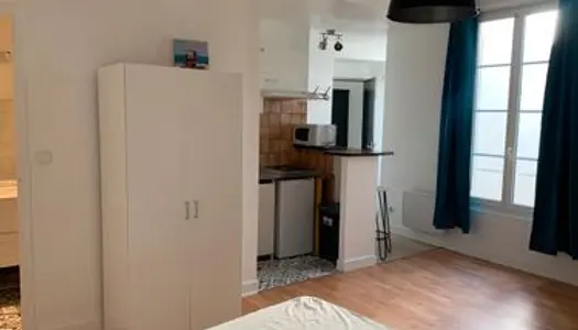 Particulier loue studio meublé 25m2 en plein centre de Cognac 