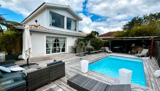 Villa Moderne tout confort à vendre à LE PORGE 33680