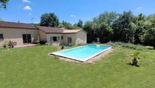 Maison contemporaine avec piscine à la campagne 