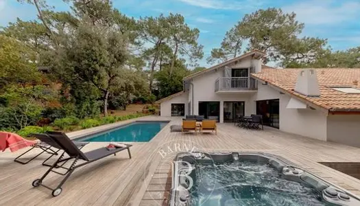 Villa 8 pièces 280 m²