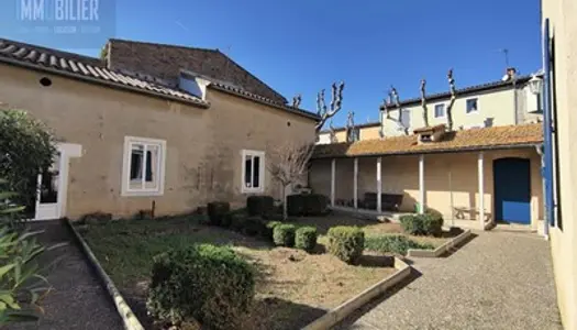 MAISON BOURGEOISE DE TYPE 6 AVEC DOUBLE GARAGE, DEPENDANCES ET 